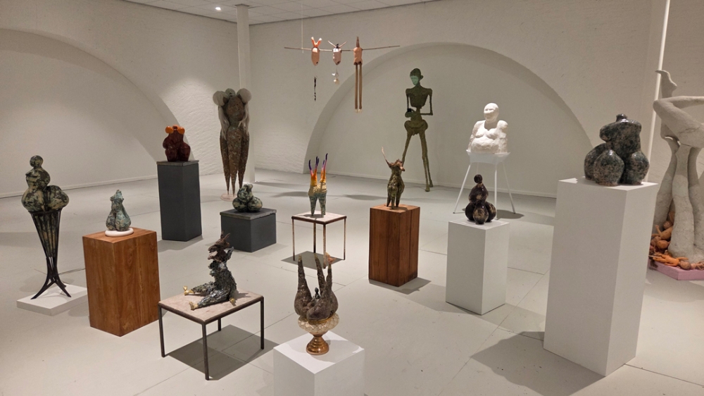 3-Benen van Keramiek / Monique van den Boomen